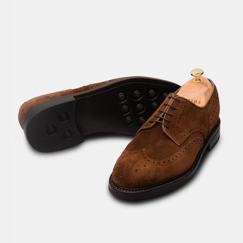 From classic wingtips to spectator shoes – discover our guide to men's wingtip shoes, including the best pairs to buy now. Brown Wingtip Shoes, Shoes Outfit Ideas, Mens Wingtip Shoes, Spectator Shoes, Ivory Heels, Mens Derby Shoes, Wingtip Shoes, Outfit Ideas For Women, Suede Clutch