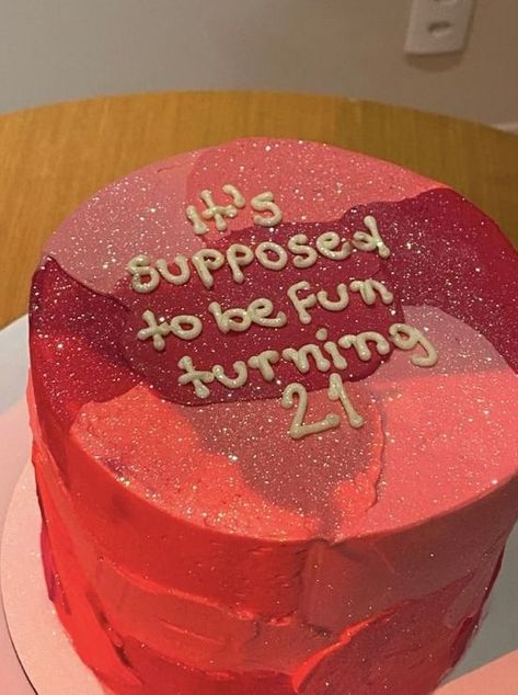 Cakes With Flowers 21st Birthday Ideas Taylor Swift, 21bday Cake, 21st Birthday Cake Taylor Swift, Taylor Swift Bolo, 18th Birthday Cake Taylor Swift, Taylor Swift Red Cake, All Too Well Birthday, Birthday Cakes 21, Taylor Swift 22 Cake