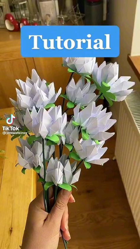 Cute Origami Tutorial Videos, Detalles Aesthetic, Cute Origami, Folding Origami, Diy Aesthetic, Instruções Origami, Handmade Paper Crafts, Origami Design, Paper Flower Bouquet