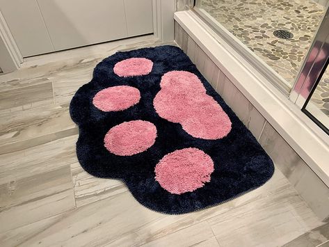 Bathroom Rug Cute, Punch Needle Bathroom Rug, Cute Bathroom Rugs, Small Rug Ideas, Cute Room Things, Rug Tufting Diy, Funny Rugs, Rug Design Ideas, Fun Rugs