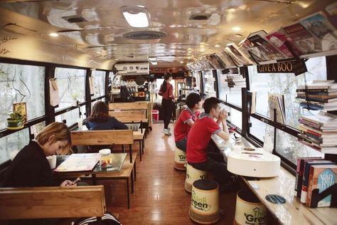 Bus Cafe, Bus Restaurant, Food Bus, Food Truck Design Interior, Foodtrucks Ideas, Cafe Plan, Coffee Food Truck, Mobile Restaurant, Mobile Cafe