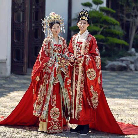 Wedding Chinese Dress, China Wedding Dress Traditional, Chinese Royal Dress, Chinese Cultural Dress, Chinese Ball Gown, Hanfu Wedding Dress, Chinese Wedding Outfits, Wedding Hanfu, Red Chinese Wedding Dress