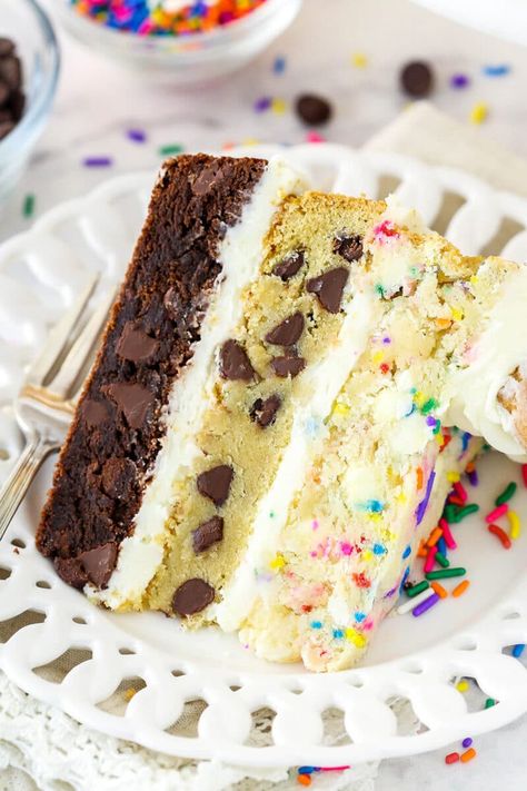 This triple-decker dessert is the perfect birthday cake for a cookie lover. With a double chocolate chip cookie layer, a classic chocolate chip cookie layer, a Funfetti white chocolate chip cookie layer and creamy vanilla frosting in between, it truly is the Ultimate Cookie Cake! Layer Cookie Cake, Layered Cookie Cake, Cookie Cake Decorations, Ultimate Chocolate Chip Cookie, Mini Chocolate Chip Cookies, Ultimate Cookies, Chocolate Chip Cookie Cake, Cookie Cake Birthday, Double Chocolate Chip Cookies