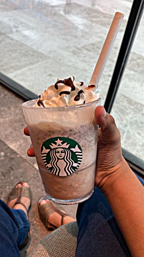 Chocolaty chips, chocolate sauce, blended with milk and ice, topped with whipped cream. Starbucks Chocolate Frappuccino, Starbucks Caramel Drinks, Starbucks Calories, Sweet Coffee Drinks, Starbucks Banana Bread, Caramel Drinks, Starbucks Chocolate, Starbucks Fall Drinks, Starbucks Drink Menu