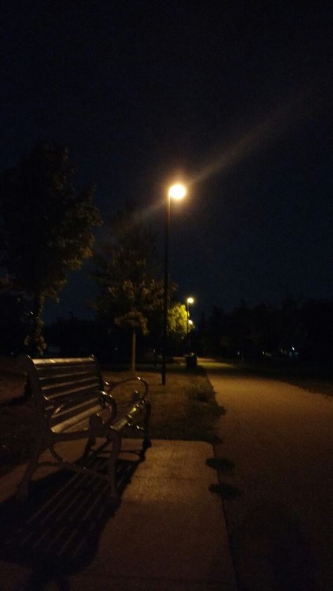 Night time is the best time. Aesthetic Night Time Photos, Night Time Scenery, Night Time Wallpaper, Night Time Aesthetic, Night Time Sky, Outside At Night, Image Bleu, Night Time Photography, Park Benches