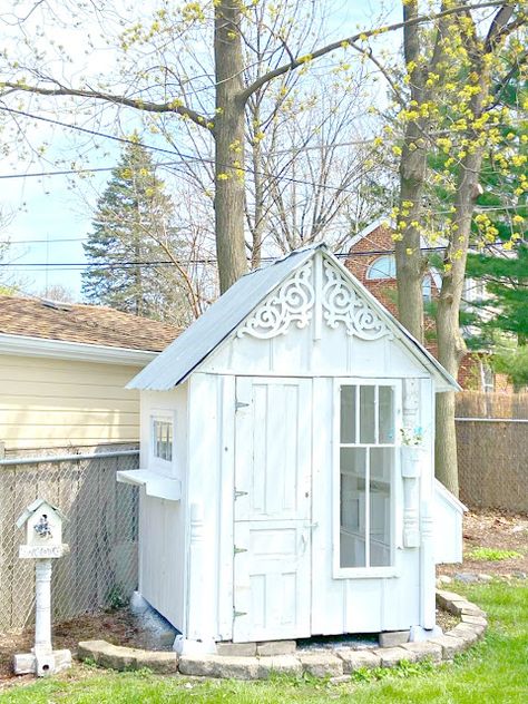 She Shed Plans, Junk Chic Cottage, Shed Landscaping, Potting Benches, Shed Door, Victorian Gardens, Shabby Chic Garden, Shed Doors, Tiny Cottage