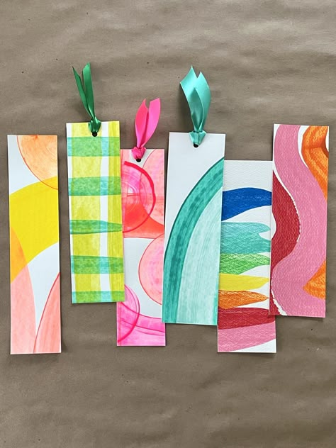 Diy Paint Scrape Art, Diy Kids Bookmarks, Recycled Activities, Diy Bookmarks Kids, Scrape Art, Kids Summer Projects, Bookmarks Diy Kids, Kids Bookmarks, Dutch Christmas