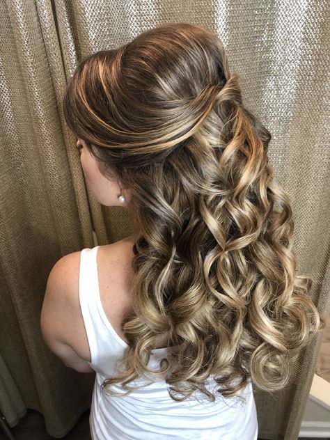 Xv Mom Hair, Bridal Hair Half Up Short Shoulder Length, Soft Curls For Medium Hair Half Up, Wedding Hairstyles Half Up Half Down Mom, Mom Hairstyles For Quince, Mother Of The Quinceanera Hairstyles, Moms Hairstyles For Wedding, Long Hair Styles For Mother Of The Bride, Mother Of The Bride Hair Half Up Half Down