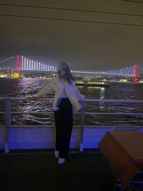 aesthetic pic
Pic at night
Pic ideas Istanbul Fake Story, Turkey Snap, Mirror Kpop, Cute Dope Outfits, Turkey Girl, Istanbul Pictures, Turkey Trip, Istanbul Turkey Photography, Istanbul Photography