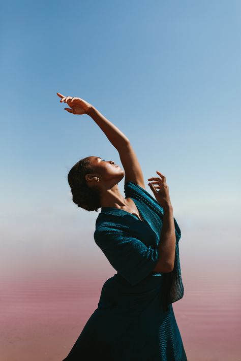 Dance Poses In Nature, Photos Of Dancers, Movement Photoshoot Ideas, Nature Dance Photoshoot, Dance Editorial Photography, Outdoor Dance Photos, Outdoor Dance Photoshoot, Dance Photoshoot Ideas Outdoors, Marina Williams Photography