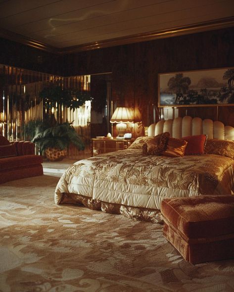 80s Rich House Aesthetic, One Colour Bedroom, 70s 80s Home Decor, 80s Hotel Room, 80s Glam Interior Design, 80s Mansion Aesthetic, 80s Luxury Bedroom, 80’s Kitchen, Mansions Rooms