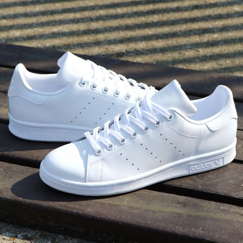 Best White Shoes, White Leather Sneakers Men, All White Shoes, White Shoes Outfit, Adidas White Shoes, Best White Sneakers, All White Sneakers, Adidas White Sneakers, White Shoes Men