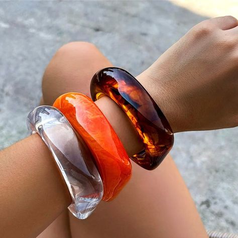 Step into summer with our Statement Vintage Chunky Bangles! Crafted from colourful irregular acrylic resin, each bangle is a unique geometric masterpiece, reminiscent of retro charm. The tortoiseshell design adds a touch of timeless elegance, perfect for those sunny summer days. Whether you're lounging by the pool or strolling along the beach, these bracelets are the ultimate accessory for adding a pop of colour to any outfit. Embrace your individuality and elevate your style with our vibrant an Chunky Bangles, Women Kpop, Bracelets Couple, Chunky Charm Bracelet, Acrylic Bracelet, Resin Bangles, Resin Bracelet, Bangles For Women, The Bangles