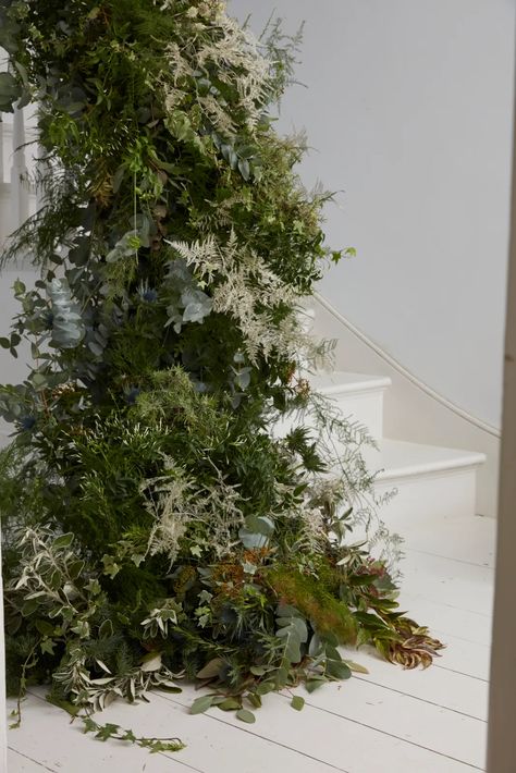 Christmas Tree Arrangements, Dried Floral Christmas Tree, Holiday Installation, Outdoor Decorations Ideas, Decorate A House, Christmas Banister, Philippa Craddock, Christmas Flower Decorations, Floral Christmas Tree