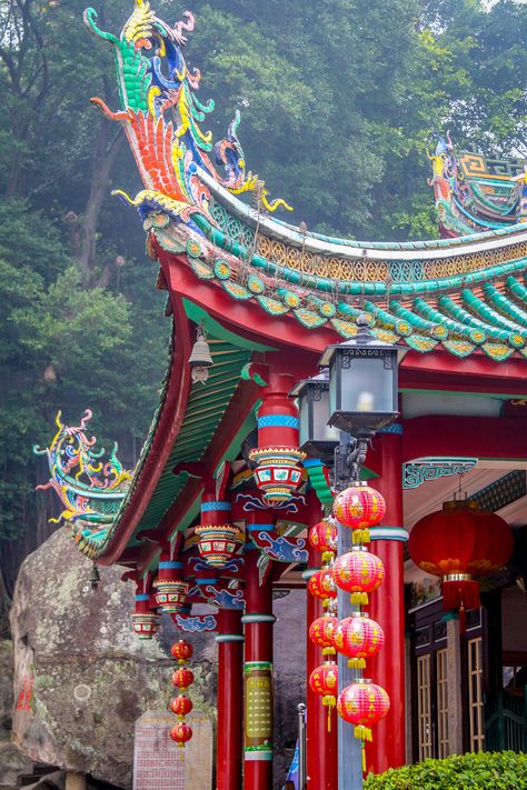 China Culture Aesthetic, Chinese Temple Interior, Chinese New Year Dates, Chinese Temples, China Vacation, China Temple, China Aesthetic, Chinese New Year Traditions, Xiamen China