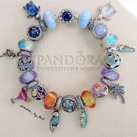 Pandora Bracelet Multicolor, Pandora Summer Bracelet, Pandora Bracelet Inspiration, Pandora Charm Necklace, Pandora Summer, Travel Charm Bracelet, Pandora Bracelet Charms Ideas, Girly Bracelets, Pandora Bracelet Designs