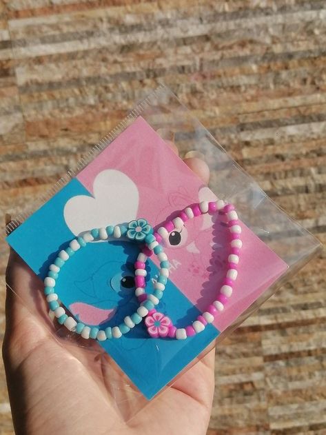 Bracelet Bussines, Pulseras Aesthetic, Cute Friendship Bracelets, Best Friend Bracelets, Crystal Bead Jewelry, Lilo Y Stitch, Diy Jewelry Unique, Best Friend Jewelry, Bead Charms Diy