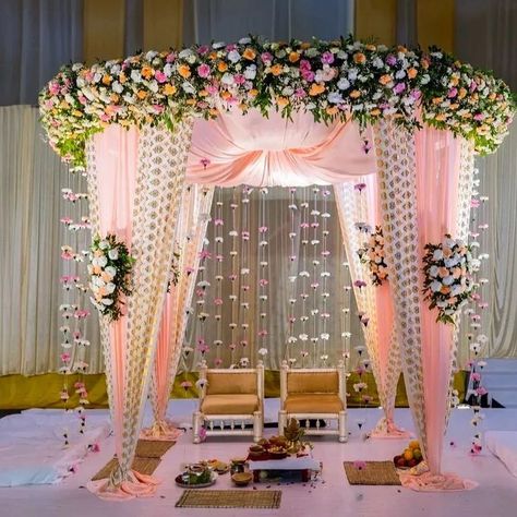 Wedding mandap inspiration ❤️ From @feliz.decor Follow @wedding_gateway a one stop shop to get inspired for all your wedding needs. Use… | Instagram Wading Stage Decoration, Lagan Mandap Decoration, Indian Wedding Decorations Indoor, Shaadi Mandap Decoration, Saptpadi Decoration, Vidhi Mandap Indian Weddings, Saptapadi Decoration Ideas, Simple Mandap Decor Indian, Mandapam Decoration Marriage