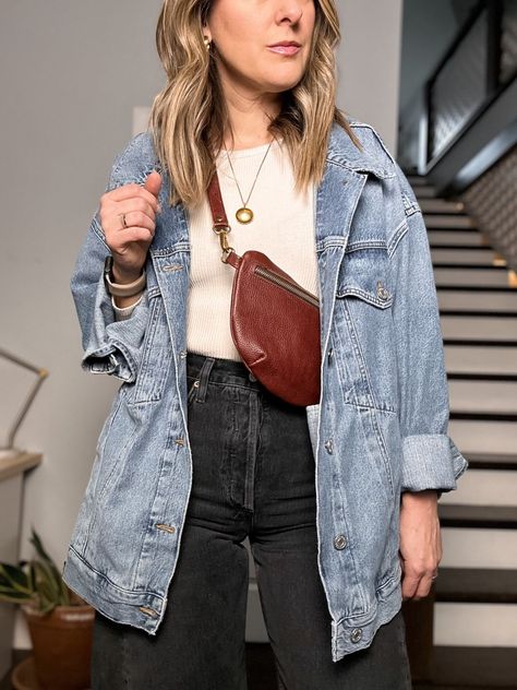 Oversized Jacket Jeans Outfit, Jeans Jacket Summer Outfit, Oversized Blue Denim Jacket Outfit, Jean Jacket With Dress Outfits, Chic Oversized Outfit, Jean Jacket Spring Outfits, Denim Jacket Spring Outfit, How To Style Denim Jacket Women, Jeans Jacket Outfit Winter