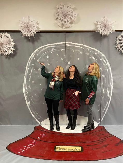 Winter Events For School, School Holiday Party Decorations, Winter Snow Ball Dance, Winter Party Photo Backdrop, School Dance Winter Theme, High School Christmas Party Ideas, Snowball School Dance, Elementary School Holiday Shop, Christmas Dance Ideas School