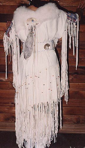 American Native American Buckskin Dresses | SparrowHawk's dress "Family Legacy" Basic 2-hide dress....I absolutely love this one.... Native American Wedding Dress, Buckskin Dress, American Wedding Dress, American Indian Clothing, Native Clothing, Native Beauty, Native American Wedding, Native American Dress, Wedding Dresses Indian