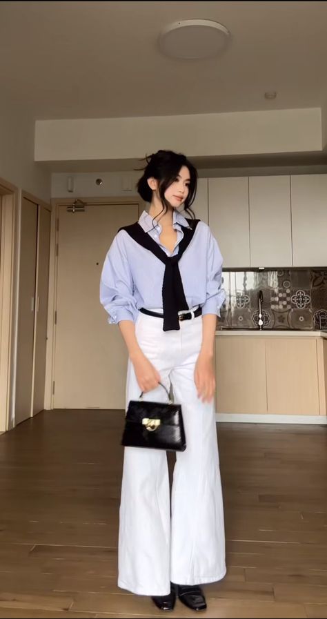 Outfit Ngampus, Blue And White Outfits, White Shirt And Blue Jeans, Vest Outfits For Women, Blue Shirt Women, Casual Work Wear, Casual College Outfits, Office Wear Women, Jeans Outfit Casual