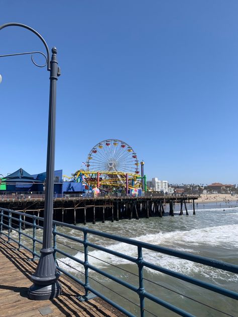 Los Angeles Santa Monica Pier, Santa Monica College Aesthetic, Elephante Santa Monica, Santa Monica Pier Aesthetic, Santa Monica Aesthetic, Summer In Usa, Santa Monica Beach House, Pier Santa Monica, Santa Monica Los Angeles