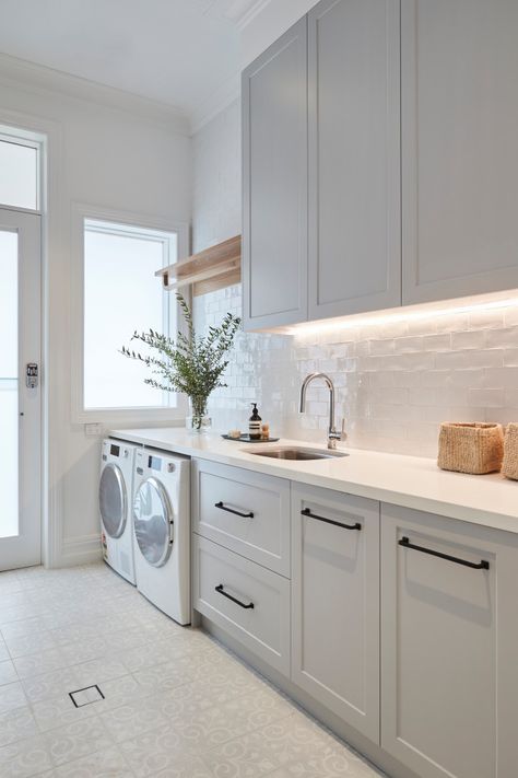 Hamptons Laundry Room, Hampton Laundry, Laundry Makeover, Cottagecore Kitchen, White Laundry Rooms, Pantry Laundry, Casa Clean, Dream Laundry Room, White Laundry