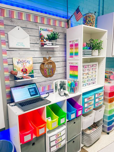 Small Teacher Desk Area Classroom Setup, Daycare Teacher Desk Ideas, Elementary Teacher Desk Area, Teacher Desk Corner Ideas Classroom, Classroom Desk Setup 1st Grade, Teacher Desk Kindergarten, Teacher Area Decor, Student Teacher Desk Area, Teacher Office Decor Work Spaces