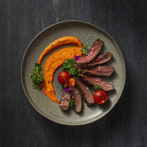 Fine Dining Food Recipes, Fancy Food Plating, Restaurant Plating Ideas, Chefs Plate Recipes, Steak Plating Presentation, How To Plate Food Like A Pro, Plating Steak, Meat Plating, Steak Plating