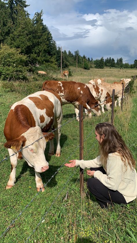 Rich Farm Life Aesthetic, Living Off The Land Aesthetic, Farm Asthetic, Abandoned Farmhouse, Abandoned Cities, Farm Lifestyle, Small Town Life, Farm Cow, Cowgirl Aesthetic