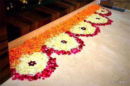 Small Flower Rangoli Designs For House Entrance Flower Rangoli For Diwali, Rangoli Designs Ideas, Diwali Decoration Lights, Flower Rangoli Designs, Rangoli For Diwali, Simple Flower Rangoli, Rangoli Designs For Competition, Home Flower Decor, Design Rangoli