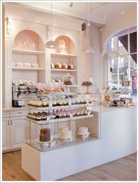 Peggy Porschen Cakes Cake Shop Design, Boutique Patisserie, Peggy Porschen Cakes, Bakery Shop Design, Cute Bakery, Bakery Interior, Bakery Design Interior, London Cake, Bakery Decor