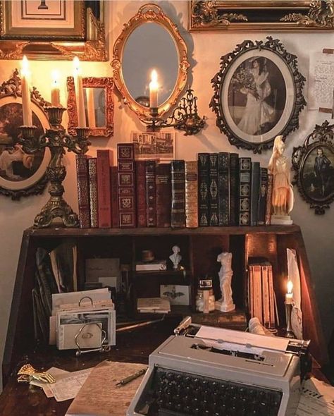 Academia Aesthetic Room, Dark Academia Room Ideas, Academia House, Dark Academia Room, Academia Room, Dark Academia Decor, Vintage Room, Dream Room Inspiration, Decoration Inspiration