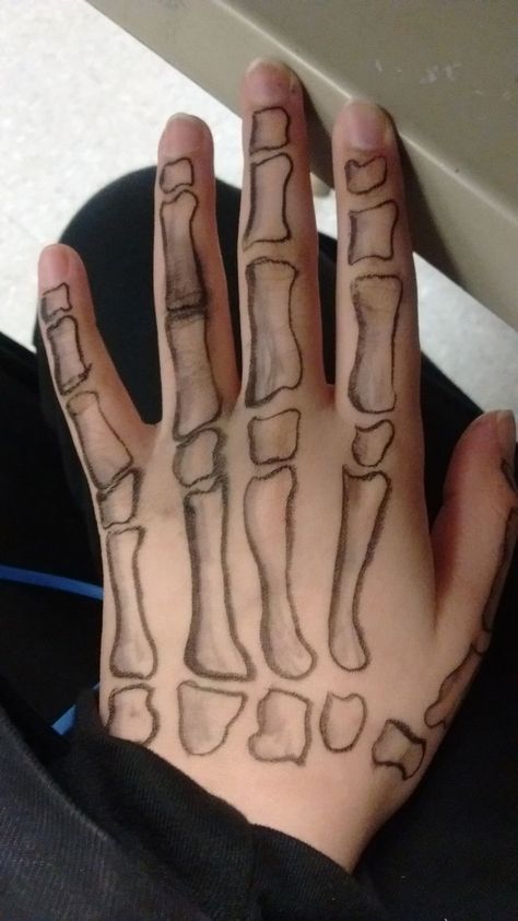 Fun Things To Draw On Your Hand, Skull Drawing On Hand, Things To Draw On Ur Arm, Bone On Hand Tattoo, Skeleton Drawing On Hand, Drawing On Arm Ideas, Draw On Hand, Drawing On Hand Ideas, Skeleton Hand Drawing Tutorial