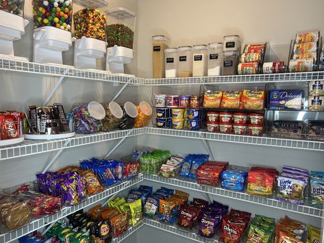 Pantry Full Of Snacks, Fully Stocked Pantry, Snacks In Pantry, Stocked Pantry Goals, Snack Pantry Organization, Snack Storage Ideas, Walk In Pantry Organization, Snack Pantry, Snacks Pantry