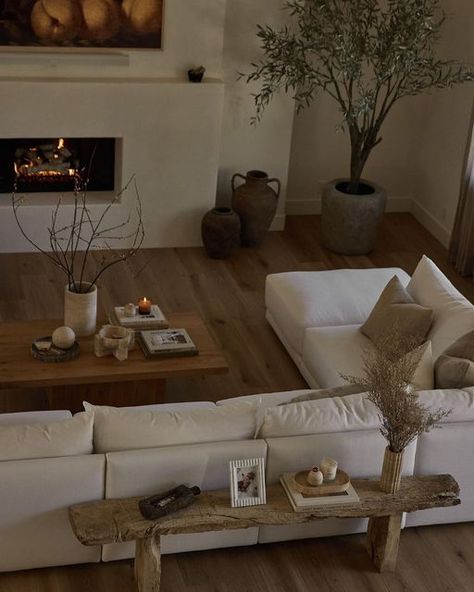 Simple Neutral Interior Design, Light Natural Living Room, Elegant Organic Interior, Modern Natural Organic Home Design, Neutral Furniture Living Room, Earthy Organic Neutral Home, Natural Earthy Home, Organic Luxe Interior, Organic House Decor