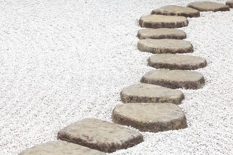 Concrete Stepping Stone Molds, Diy Pathway, Stepping Stone Pathway, Stone Pathways, Flagstone Pathway, Image Zen, Stepping Stone Molds, Brick Pathway, Step Stones