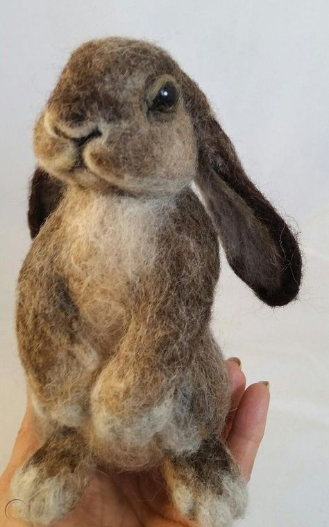 Felted Rabbits Ideas, Needle Felt Rabbit, Needle Felted Rabbit, Vegan Taxidermy, Felted Bunnies, Felt Creatures, Needle Felted Art, Felted Rabbit, Tovad Ull