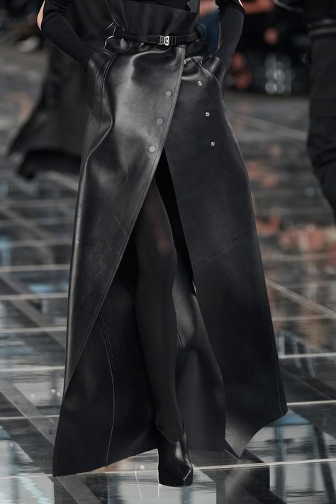 Givenchy Fall 2022 Ready-to-Wear Collection | Vogue Guild Hunter, Clothing Board, Leather Trend, Alt Fashion, Elegantes Outfit, Fall 2022, Dark Fashion, Looks Style, Mode Inspiration