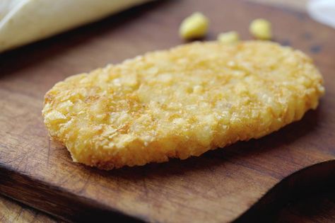 the easiest way to make homemade hash browns Homemade Hashbrown Patties To Freeze, Homemade Hashbrown Patties, Thm Appetizers, Baked Hashbrowns, Hash Brown Patties, Potatoe Recipes, Homemade Hashbrowns, Cheesy Hashbrowns, Crispy Hashbrowns