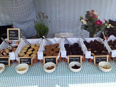 Farmers Market Table Display, Bakery Booth, Bake Sale Displays, Bear Bakery, Market Bakery, Stall Decorations, Food Stall Design, Bake Sale Packaging, Farmers Market Display