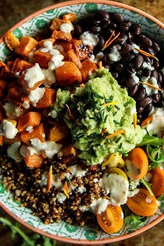 30 Warm and Cozy Grain Bowls to Make This Winter #purewow #winter #cooking #recipe #dinner #food #easy Buddha Bowls Recipe, Healthy Bowls, Quinoa Bowl, Healthy Grains, Vegan Bowls, Veggie Bowl, God Mat, Buddha Bowl, Quinoa Recipes