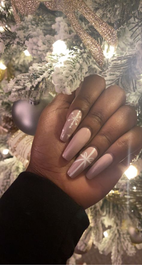 Nude amd white bow Christmas Nails Acrylic Neutral, Gift Wrap Christmas Nails, Christmas Nude Nail Designs, November To December Nails, Cream Winter Nails, Simple Holiday Nails Square, Cute Simple Dip Nails, Winter Sweater Nail Designs, Nude Christmas Nails Acrylic