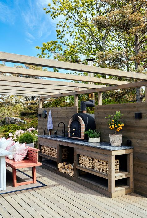 Outdoor Bbq Area, Outdoor Sanctuary, Outdoor Bbq Kitchen, Backyard Kitchen, Outdoor Kitchen Patio, Diy Outdoor Kitchen, Outdoor Gardens Design, Outdoor Pergola, Outdoor Bbq