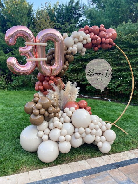 Boho decor in a round balloon stand with pampas for a 30th birthday!🌾 Circle Balloon Arch 1st Birthday, 30 Ballons Decoration, Circle Arch Birthday Decor, 70th Balloon Arch, Birthday Arches Party Ideas, 30th Balloon Garland, Circle Arch Balloons Decoration, Full Circle Balloon Arch, Ballon Circle Stand Diy