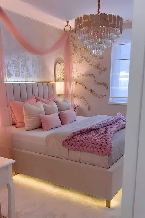 Pink And Purple Room Ideas, Camas Aesthetic, Girly Bedroom Ideas For Women, Preppy Pink Room, White And Pink Bedroom, Luxury Room Bedroom, Pink Bedroom Decor, Dream Apartment Decor, Pink Bedrooms