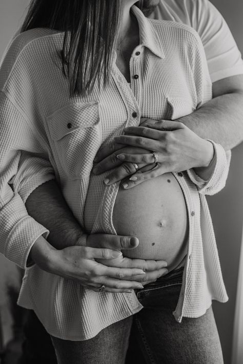 Maternity Pic Inspiration, Maternity Pictures In Bedroom, Indoor Lifestyle Maternity Shoot, Indoor Winter Maternity Photos, Maternity Photoshoot In Nursery, Inside Maternity Photos, Pregnancy Pics At Home, Winter Maternity Photoshoot Indoor, Cozy Indoor Maternity Photos