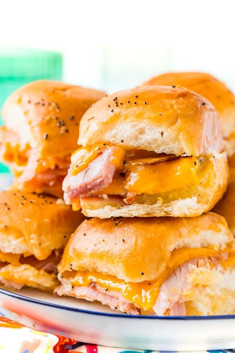 This Ham and Cheese Sliders Recipe is the ultimate EASY game day dish or weeknight dinner! Made with simple, family-favorite ingredients, these sliders made with honey ham and melted cheddar cheese will have everyone begging for seconds! Easy Slider Recipes, Cheddar Recipes, Ham Cheese Sliders, Ham Sliders, Hot Sandwiches, Ham And Cheese Sliders, Cheese Making Recipes, Healthy Apps, Cheese Burger Soup Recipes