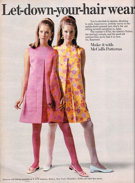 Paper Dresses 60s, 60s Pop Art Fashion, Iconic 60s Fashion, 60s 90s Fashion, 1967 Womens Fashion, Weird 60s Fashion, 1960s Fashion Trends, 1960 Mod Fashion, 60s Colorful Tights